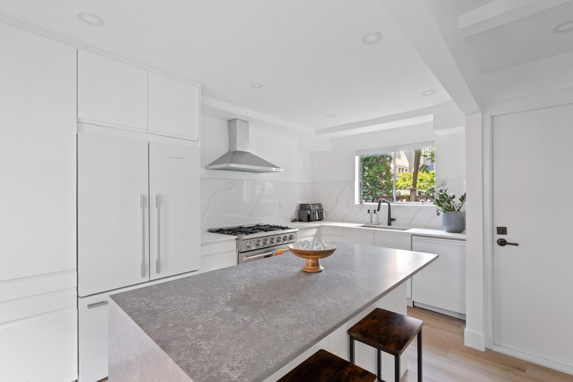 Modern Kitsilano 2 Bedroom Home With A Hot Tub Ванкувер Экстерьер фото